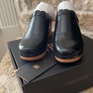 New in box Frye Millie Braid Mule SZ 10